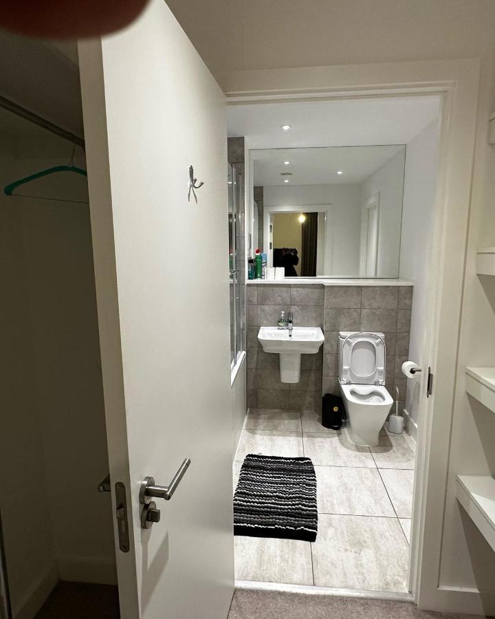 Luxury 2 Bedrooms Apartment Barking  Dış mekan fotoğraf
